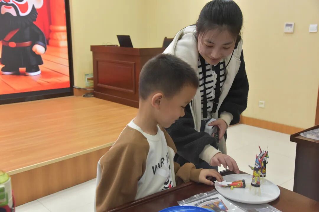 【悦创工坊】鬃人“开舞会”！一敲就转圈也太神奇啦